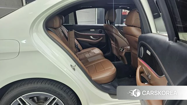 Mercedes-Benz E-Class W213 2023 Белый из Кореи, фото 3
