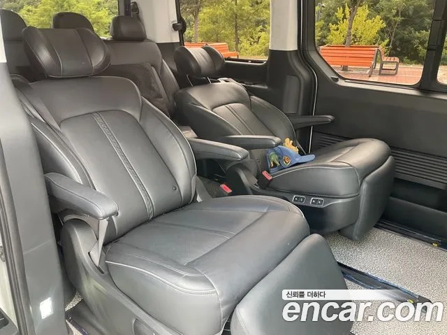 Hyundai Staria 2023 Белый из Кореи, фото 3