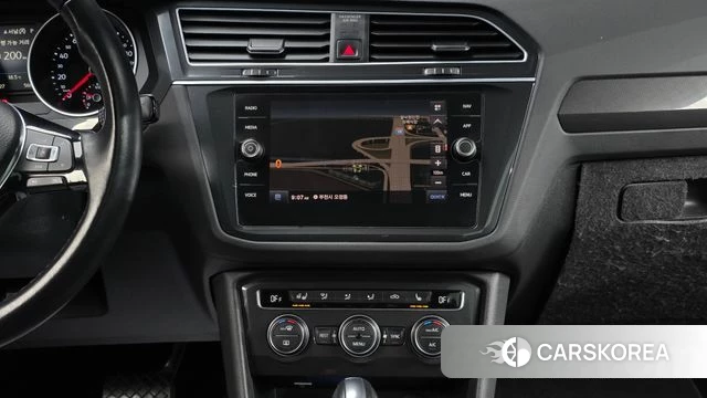 Volkswagen Tiguan second Generation 2019 Белый из Кореи, фото 3