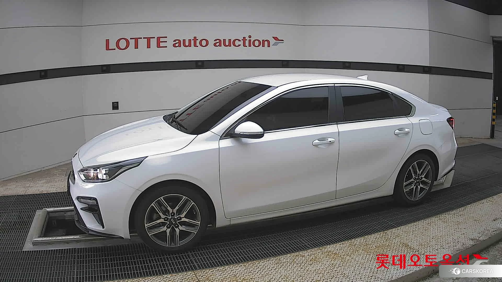 Kia K3 2020 Snow White Pearl из Кореи, фото 3