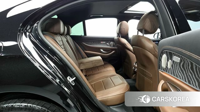 Mercedes-Benz E-Class W213 2023 Черный из Кореи, фото 3