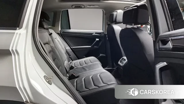 Volkswagen Tiguan second Generation 2023 Белый из Кореи, фото 3