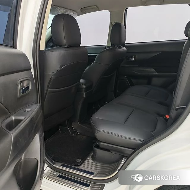 Mitsubishi  Outlander 2022 Белый из Китая, фото 3