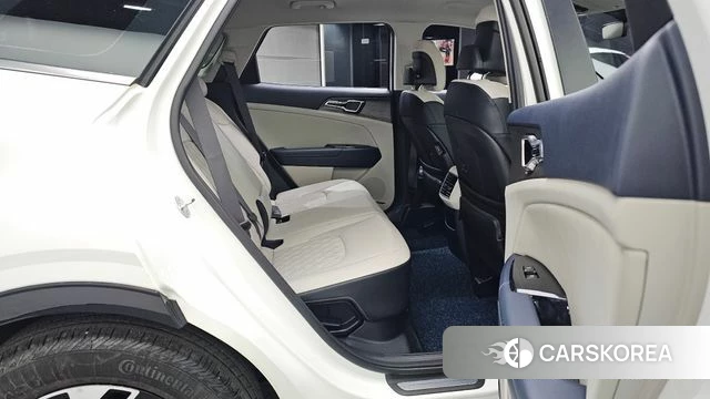 Kia Sportage 5th Generation Hybrid 2023 Белый из Кореи, фото 3