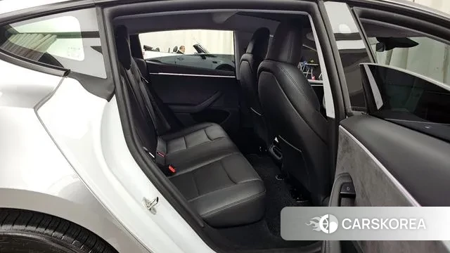 Tesla Model 3 2024 Серебряный из Кореи, фото 3