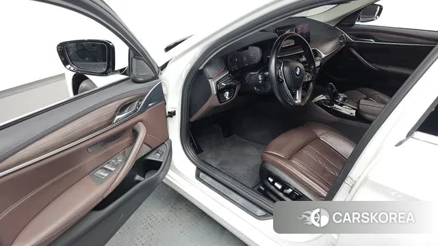 BMW 5 Series (G30) 2020 Белый из Кореи, фото 3