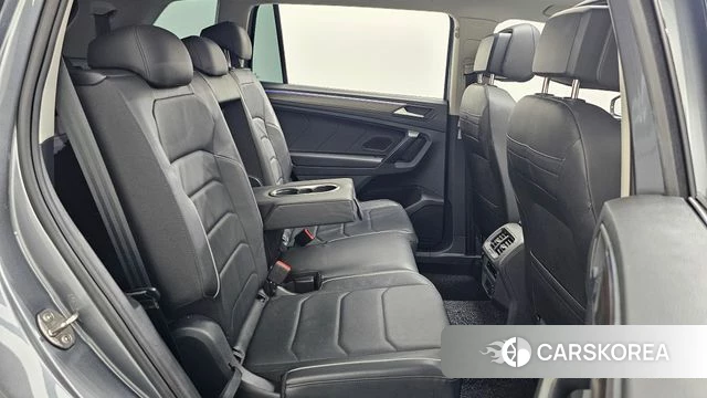 Volkswagen Tiguan Allspace 2023 Серый из Кореи, фото 3