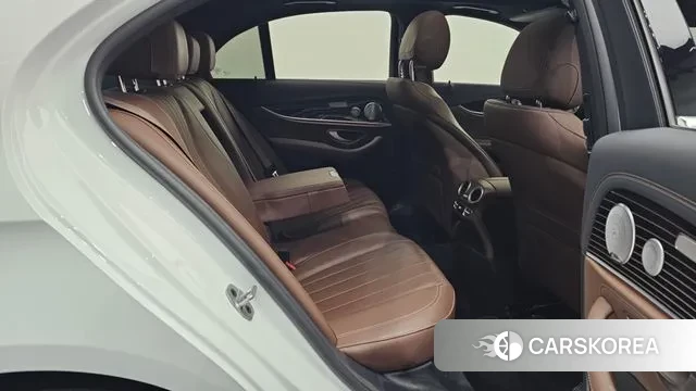 Mercedes-Benz E-Class W213 2021 Белый из Кореи, фото 3