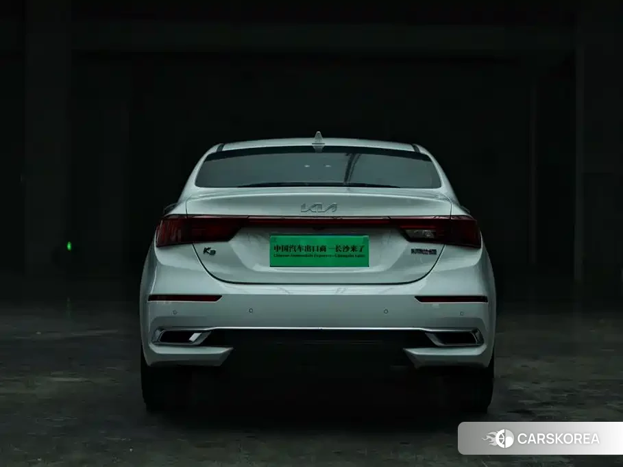 Kia K3 2023 Белый из Китая, фото 3