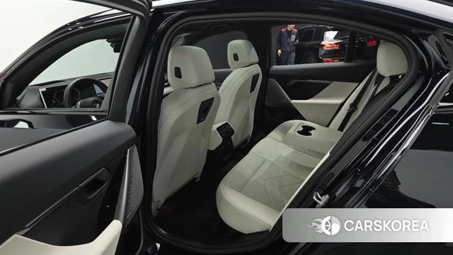 BMW 5 Series (G60) 2026 Черный из Кореи, фото 3