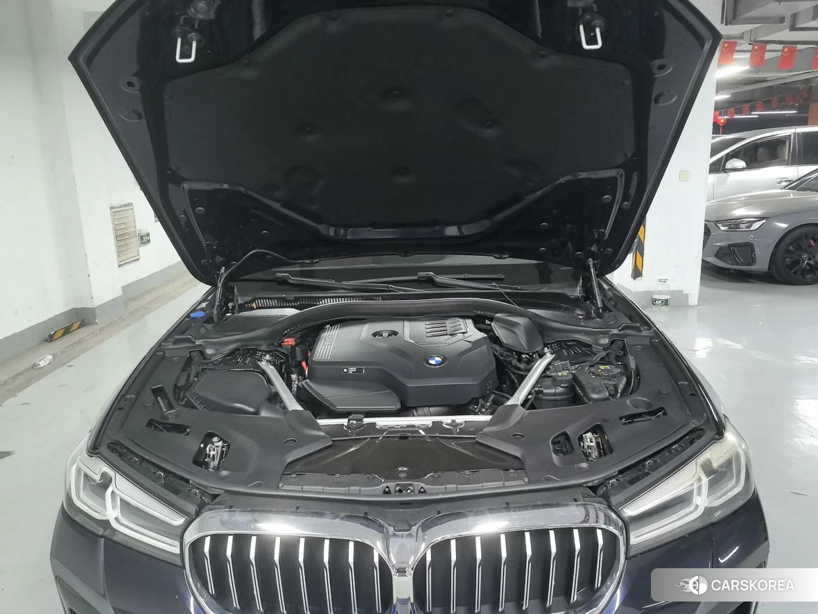 BMW 5 series 2021 Черный из Китая, фото 3