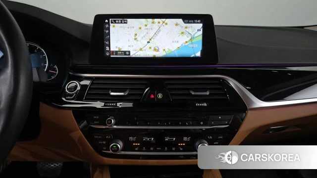 BMW 5 Series (G30) 2018 Белый из Кореи, фото 3