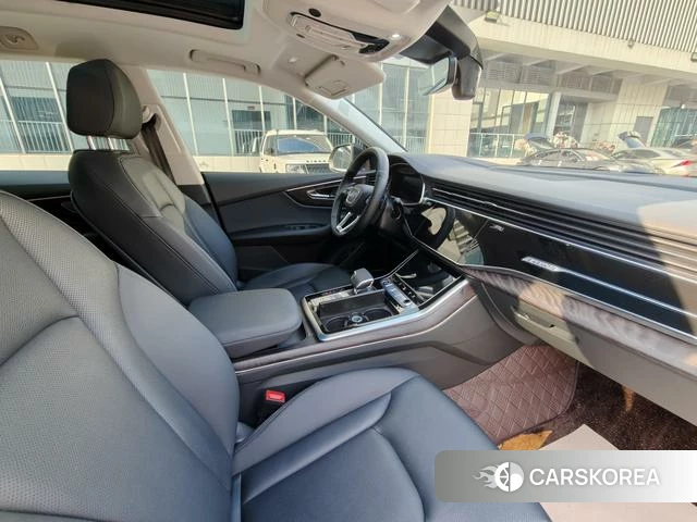Audi Q8 2023 Черный из Китая, фото 3