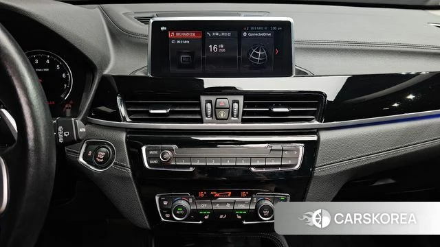 BMW X1 (F48) 2022 Черный из Кореи, фото 3