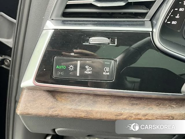 Audi Q7 2021 Черный из Китая, фото 3