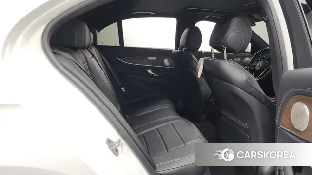 Mercedes-Benz E-Class W213 2022 Белый из Кореи, фото 3