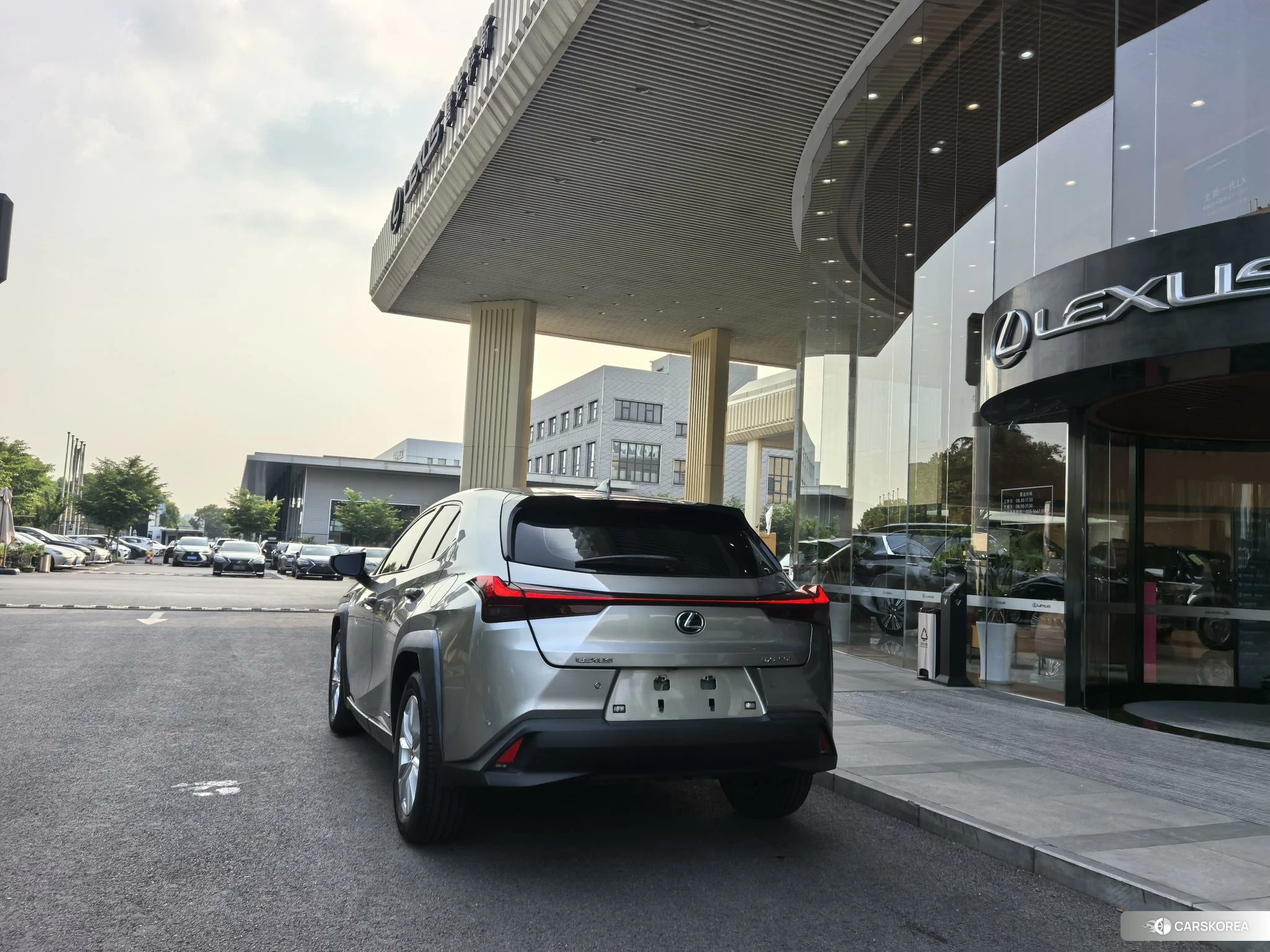 Lexus UX 2019 Серебристо-серый из Китая, фото 3