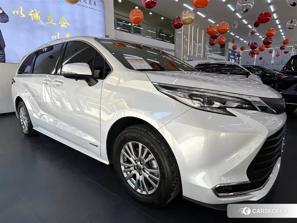 Toyota Sienna 2024 Белый из Китая, фото 3