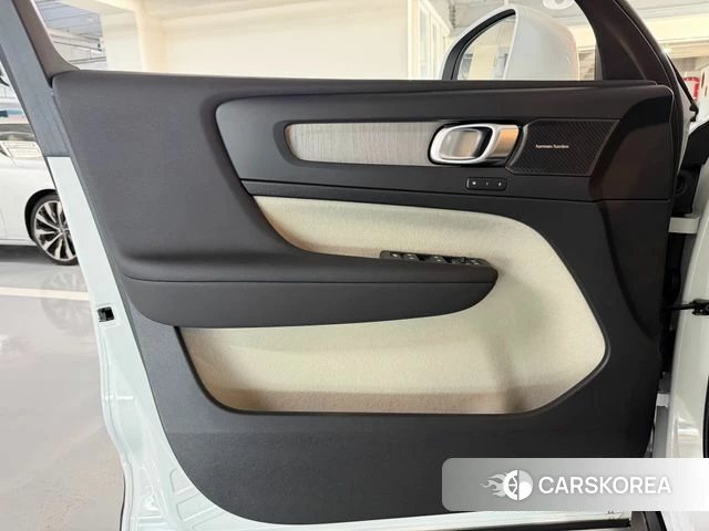 Volvo XC40 2025 Белый из Кореи, фото 3