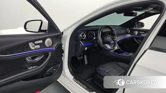 Mercedes-Benz E-Class W213 2022 Белый из Кореи, фото 3