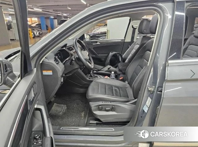 Volkswagen Tiguan second Generation 2022 Серебристо-серый из Кореи, фото 3