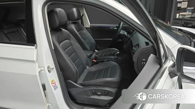 Volkswagen Tiguan second Generation 2022 Белый из Кореи, фото 3