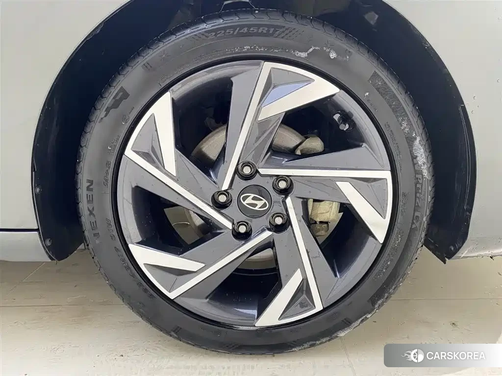 Hyundai Elantra 2023 Silver/gray из Китая, фото 3