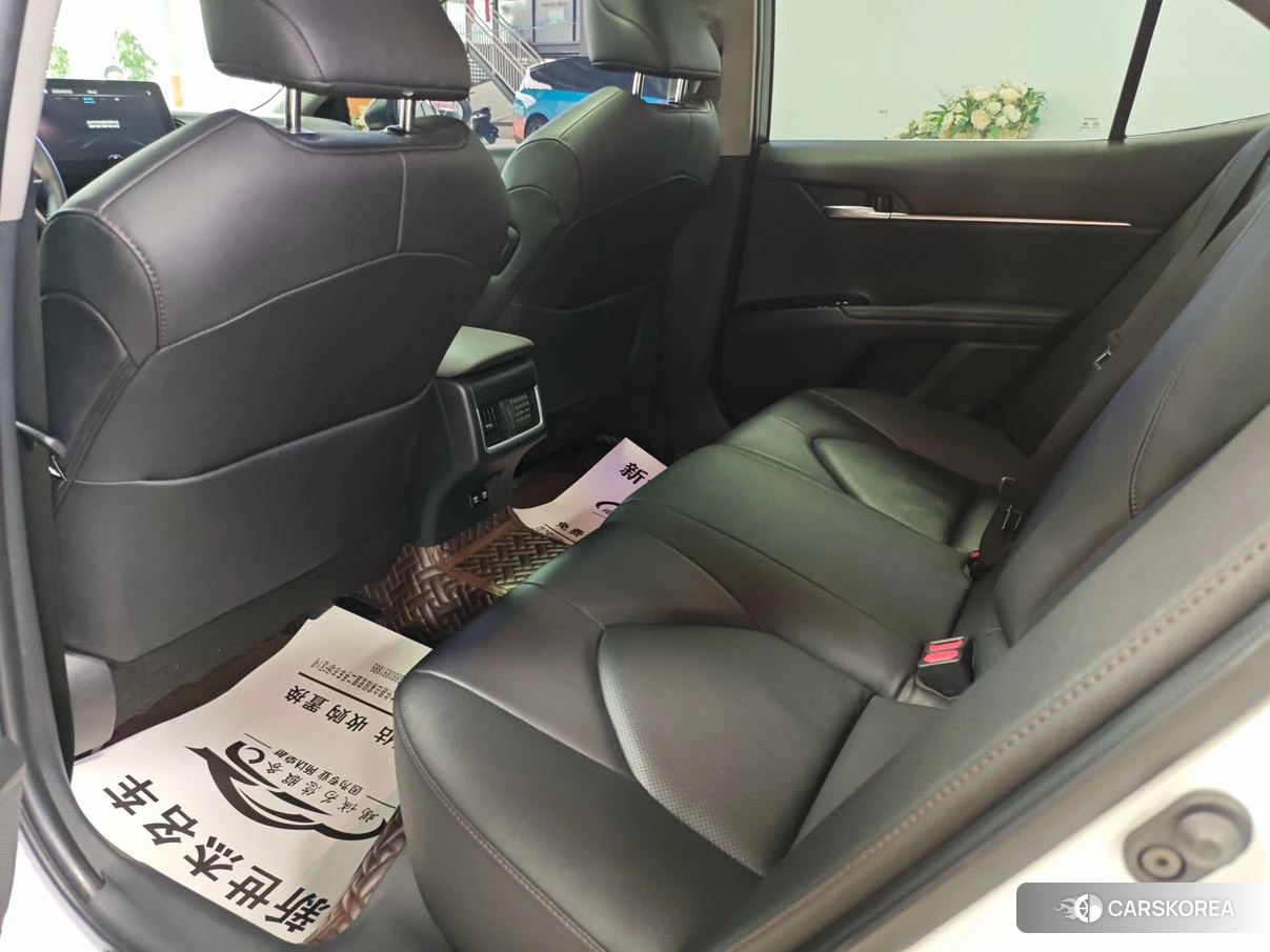 Toyota Camry 2023 Белый из Китая, фото 3