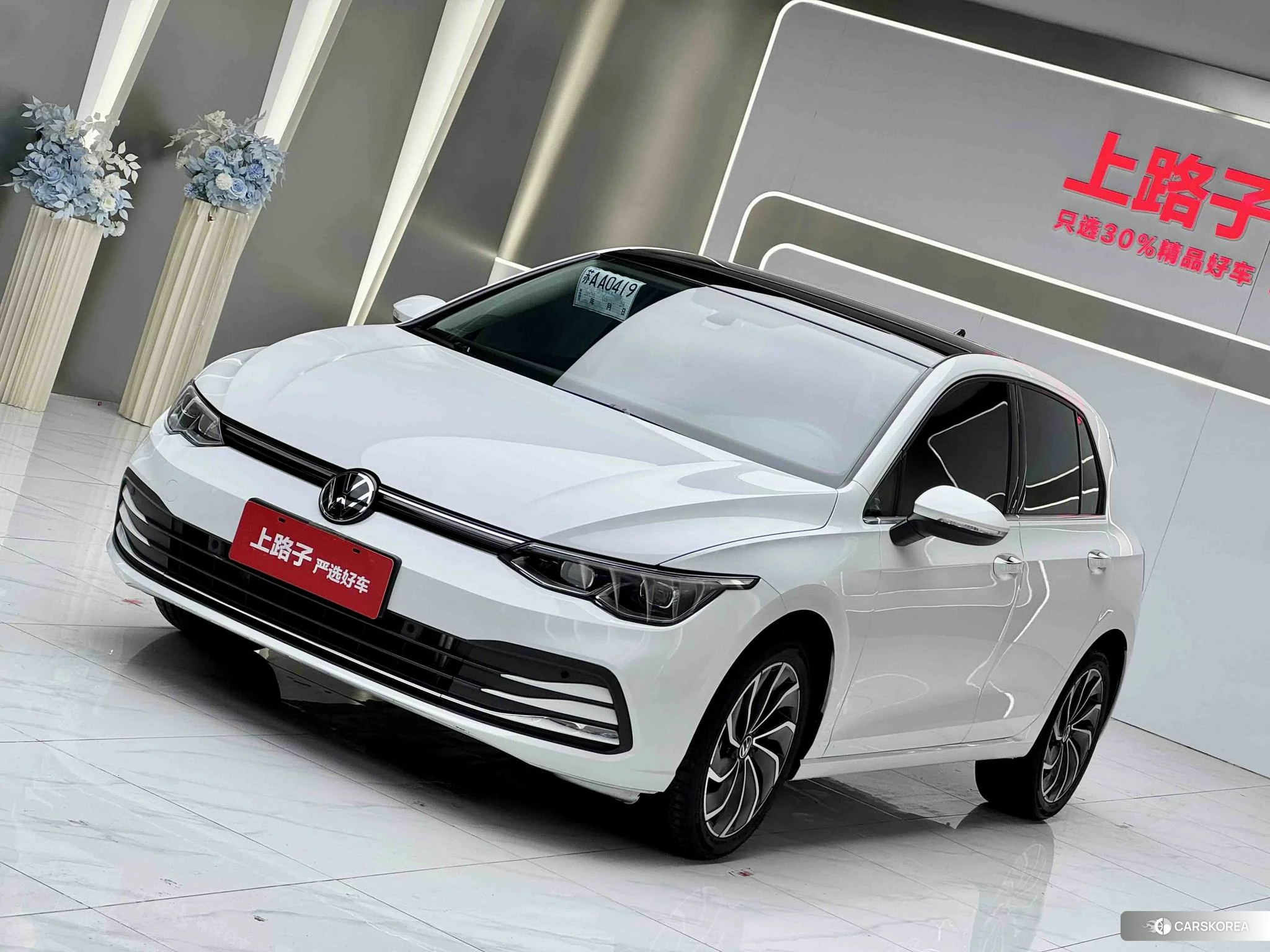 Volkswagen Golf 2024 Белый из Китая, фото 3