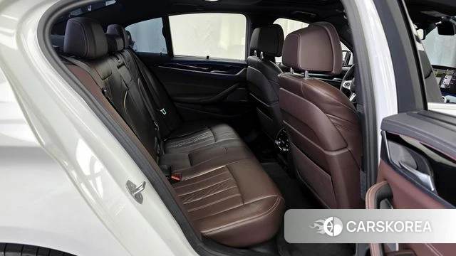 BMW 5 Series (G30) 2023 Белый из Кореи, фото 3