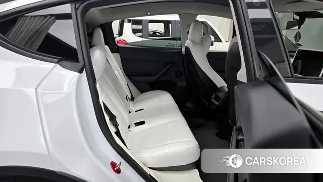 Tesla Model Y 2023 Белый из Кореи, фото 3