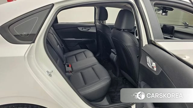 Kia The New K3 2nd generation 2023 Белый из Кореи, фото 3