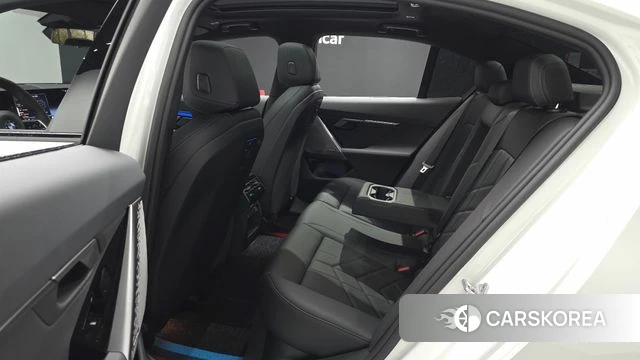 BMW 5 Series (G60) 2025 Белый из Кореи, фото 3