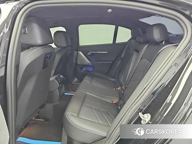 BMW 5 Series (G60) 2025 Черный из Кореи, фото 3
