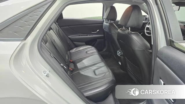 Hyundai The New Avante (CN7) 2024 Серебристо-серый из Кореи, фото 3