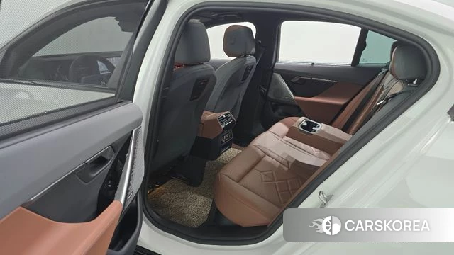 BMW 5 Series (G60) 2025 Белый из Кореи, фото 3