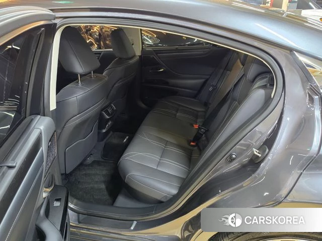 Lexus ES300h 7th generation 2025 Серый из Кореи, фото 3