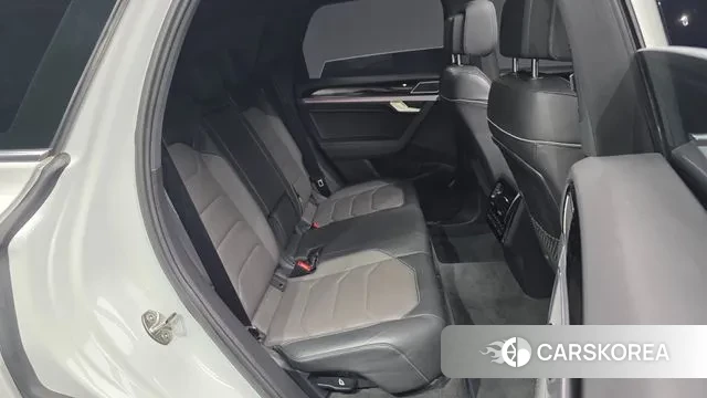 Volkswagen Touareg 3rd generation 2020 Белый из Кореи, фото 3