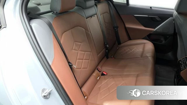 BMW 5 Series (G60) 2024 Серебристо-серый из Кореи, фото 3