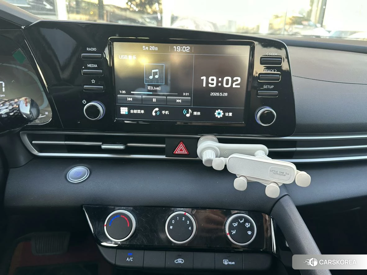 Hyundai Elantra 2023 Белый из Китая, фото 3