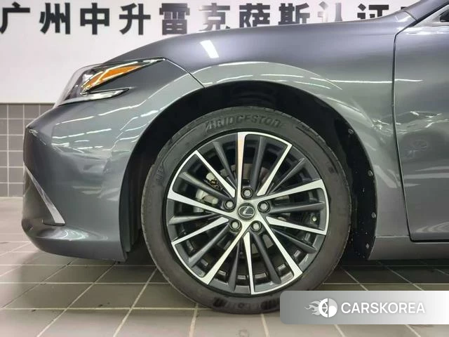 Lexus ES 2021 Темно-серый из Китая, фото 3