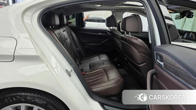 BMW 5 Series (G30) 2018 Белый из Кореи, фото 3