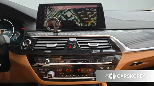 BMW 5 Series (G30) 2018 Белый из Кореи, фото 3