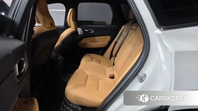 Volvo XC60 second Generation 2022 Белый из Кореи, фото 3