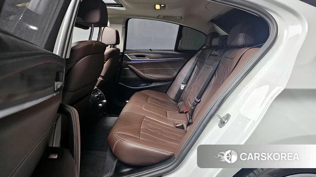 BMW 5 Series (G30) 2023 Белый из Кореи, фото 3