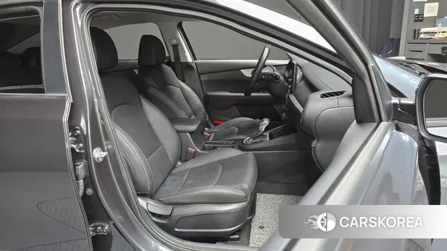 Kia The New K3 2nd generation 2022 Серый из Кореи, фото 3