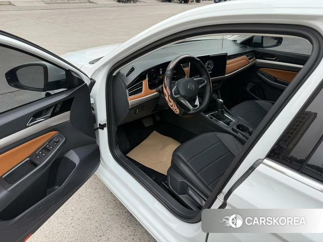 Volkswagen Bora 2024 Белый из Китая, фото 3