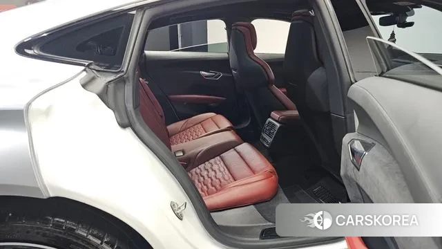 Audi e-Tron GT 2021 Серебряный из Кореи, фото 3