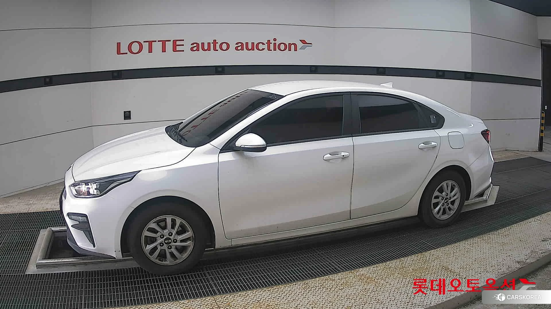Kia K3 2021 Snow White Pearl из Кореи, фото 3