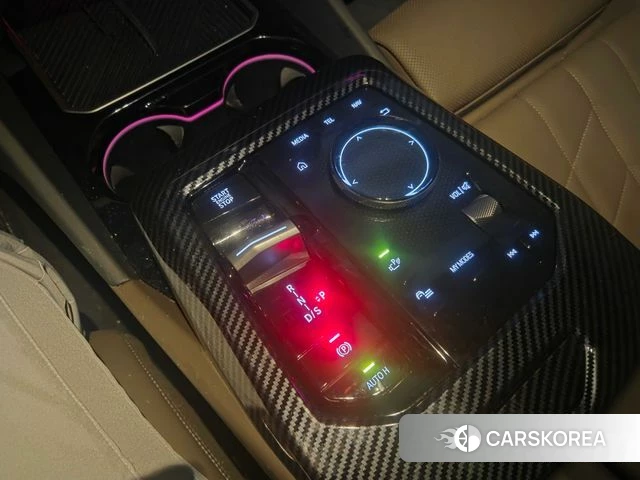 BMW 5 Series (G60) 2025 Серебристо-серый из Кореи, фото 3